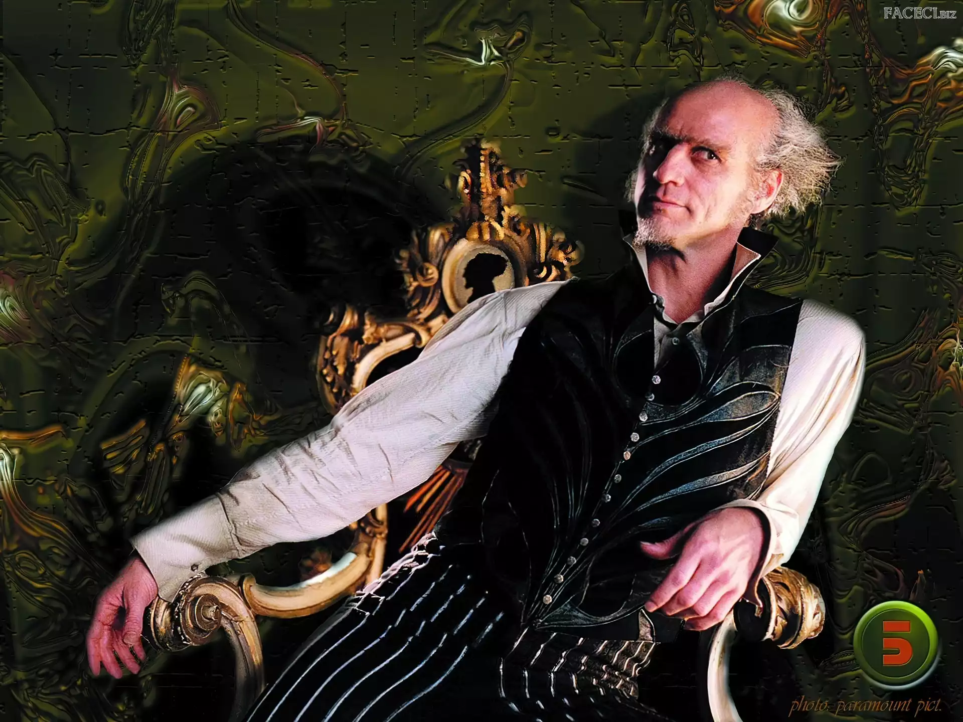 Jim Carrey, czarna kamizelka